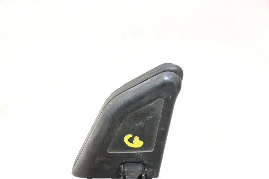 photo de REPOSAPIES TRASERA IZQUIERDA HONDA SH 125 (2001 - 2003) - Detalles de los puntos de fijación