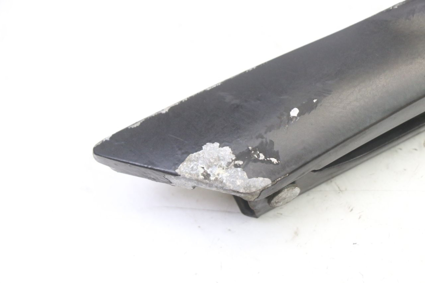 photo de REPOSAPIES TRASERA IZQUIERDA APRILIA SXR 50 (2021 - 2023) - Primer plano técnico