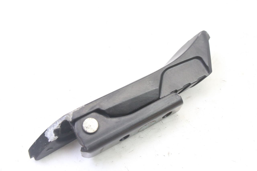 photo de REPOSAPIES TRASERA IZQUIERDA APRILIA SXR 50 (2021 - 2023) - Detalles de los puntos de fijación