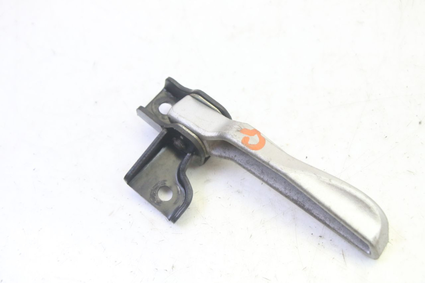 photo de REPOSAPIES TRASERA IZQUIERDA PEUGEOT TWEET PRO EFI 4T 50 (2021 - 2022) - Primer plano técnico