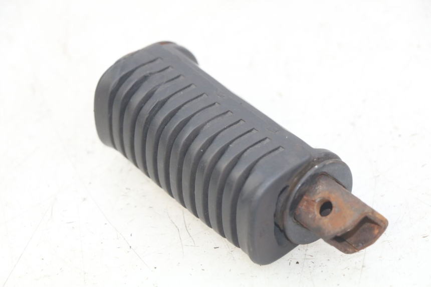 photo de SOPORTE DE PIE TRASERO IZQUIERDO DAELIM VL DAYSTAR 125 (2000 - 2011) - Otra perspectiva