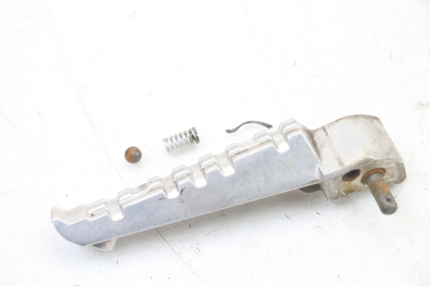 photo de REPOSAPIES TRASERA IZQUIERDA YAMAHA X-MAX XMAX ABS 250 (2010 - 2012) - Detalle de la pieza