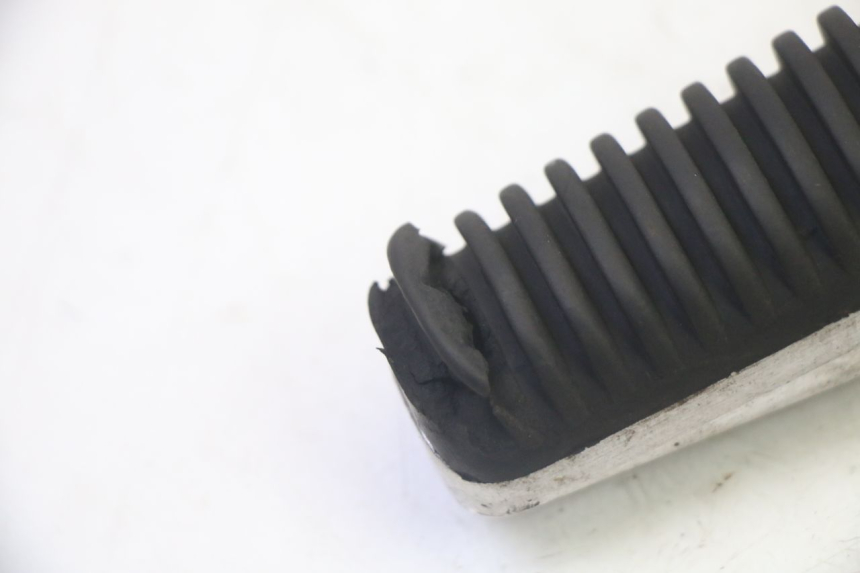 photo de REPOSAPIES TRASERA IZQUIERDA YAMAHA X-MAX XMAX 250 (2006 - 2009) - Zoom estado de uso