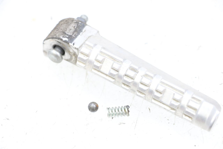 photo de REPOSAPIES TRASERA IZQUIERDA YAMAHA X-MAX XMAX 125 (2010 - 2013) - Detalle de la pieza