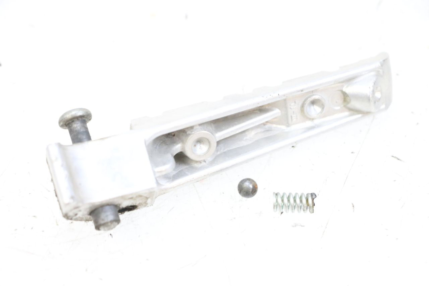 photo de REPOSAPIES TRASERA IZQUIERDA YAMAHA X-MAX XMAX 125 (2010 - 2013) - Otra perspectiva