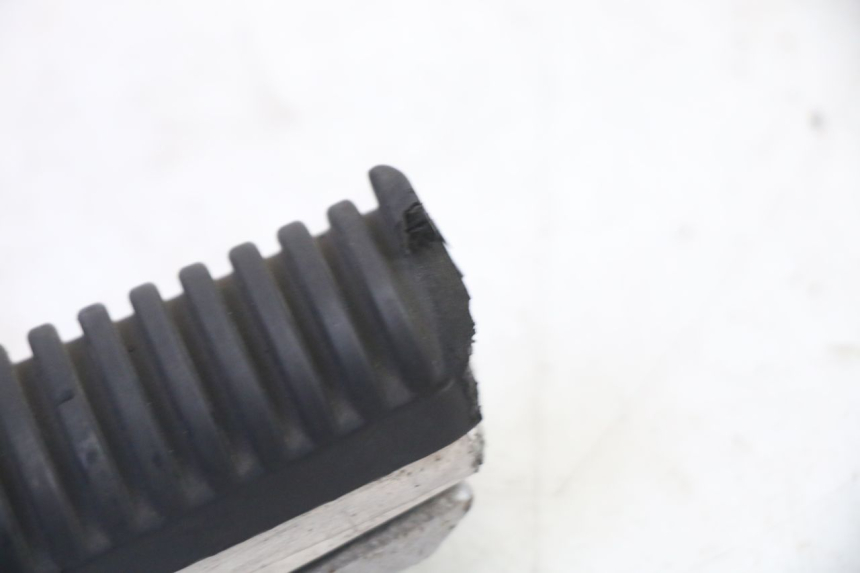 photo de REPOSAPIES TRASERA IZQUIERDA YAMAHA XJ6 ABS 600 (2008 - 2016) - Zoom estado de uso