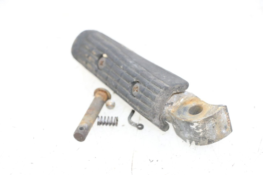 photo de REPOSAPIES TRASERA IZQUIERDA YAMAHA XJN DIVERSION 600 (2000 - 2003) - Detalle de la pieza