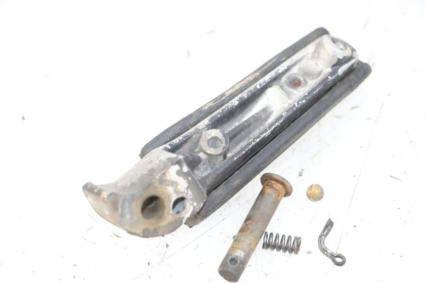 photo de REPOSAPIES TRASERA IZQUIERDA YAMAHA XJN DIVERSION 600 (2000 - 2003) - Otra perspectiva