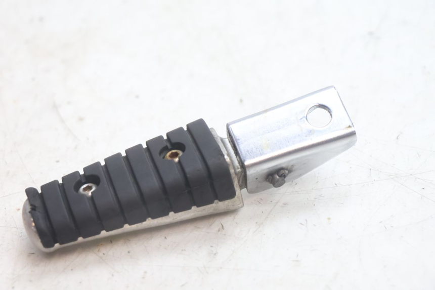 photo de REPOSAPIES TRASERA IZQUIERDA YAMAHA XV VIRAGO 535 (1988 - 2004) - Primer plano técnico