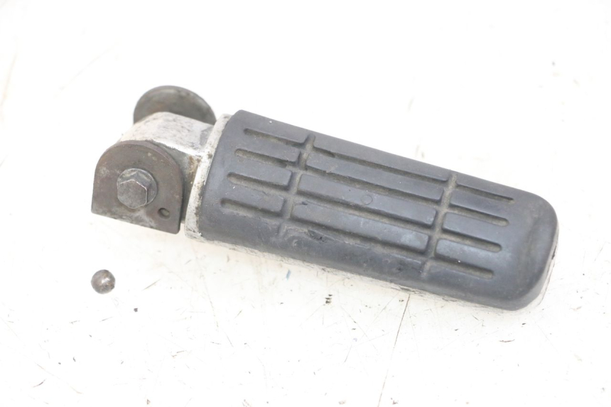 photo de REPOSAPIES TRASERA IZQUIERDA YAMAHA FZS FAZER 600 (2001 - 2003) - Otra perspectiva