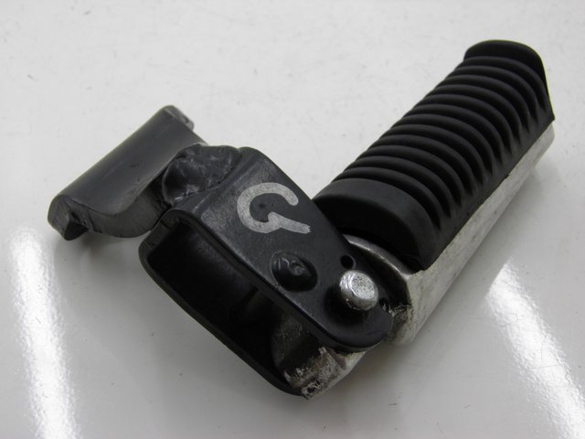 photo de REPOSAPIES TRASERA IZQUIERDA YAMAHA XMAX X-MAX 125 (2006 - 2009) - Otra perspectiva