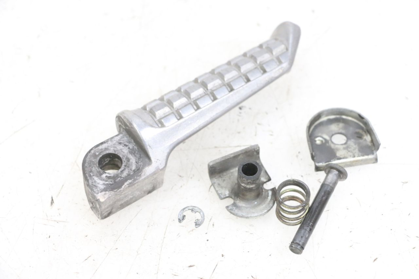 photo de REPOSAPIES TRASERA IZQUIERDA KAWASAKI ZR 7 750 (1999 - 2004) - Zoom estado de uso