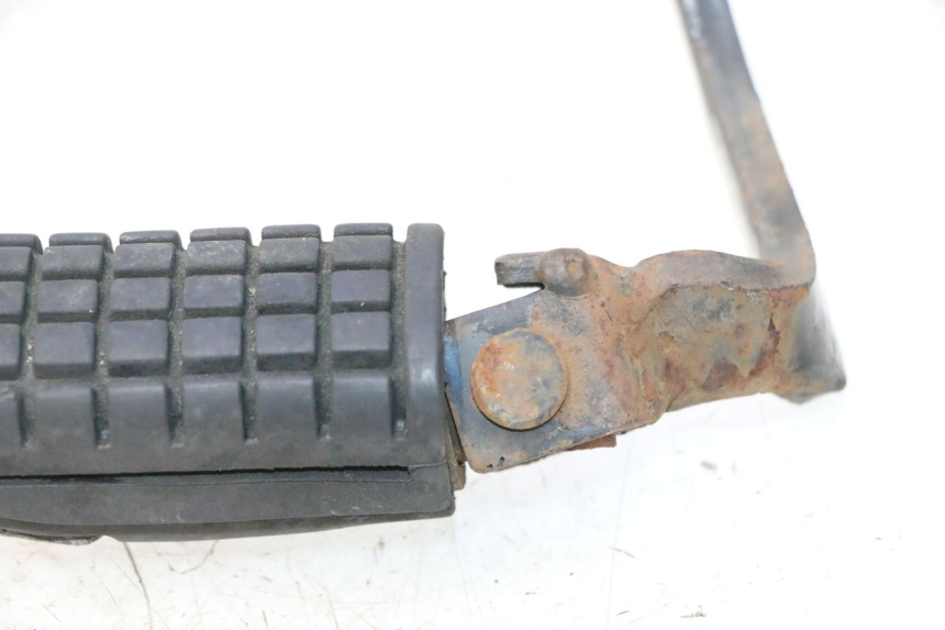 photo de REPOSAPIES DELANTERA DERECHA HONDA CB TWO FIFTY 250 (1991 - 2002) - Marcados y referencias originales