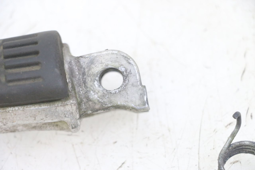 photo de REPOSAPIES DELANTERA DERECHA HONDA CBF 500 (2004 - 2007) - Otra perspectiva