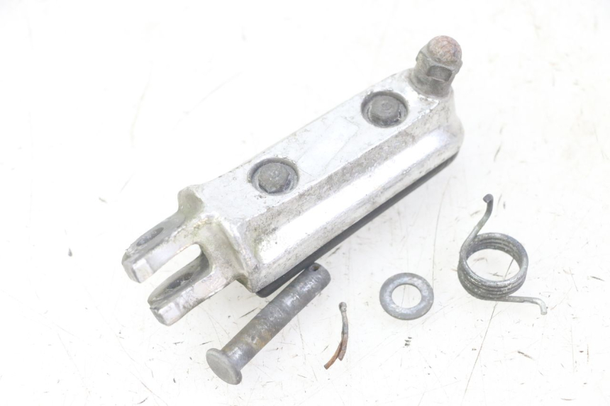 photo de REPOSAPIES DELANTERA DERECHA HONDA CBF 500 (2004 - 2007) - Primer plano técnico