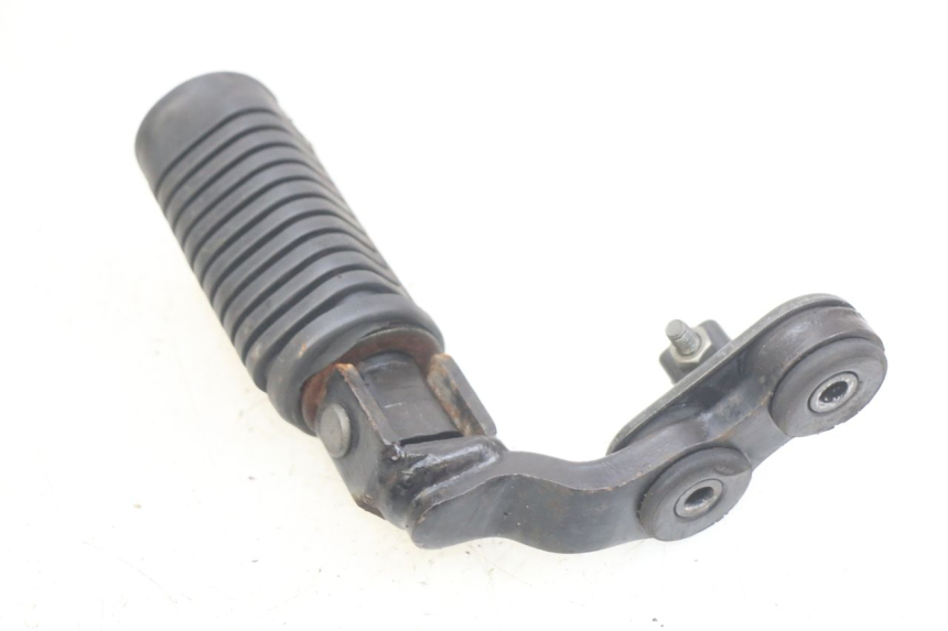 photo de REPOSAPIÉ DERECHO DELANTERO HONDA CM 125 (1983 - 2003) - Primer plano técnico
