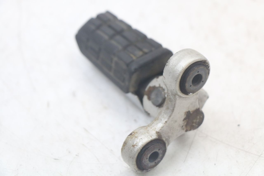 photo de REPOSAPIÉ DERECHO DELANTERO YAMAHA FJ 3CX 1200 (1986 - 1996) - Detalles de los puntos de fijación