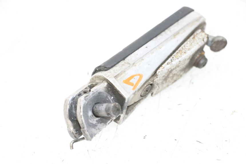 photo de REPOSAPIES DELANTERA DERECHA YAMAHA FJR ABS 1300 (2006 - 2012) - Primer plano técnico