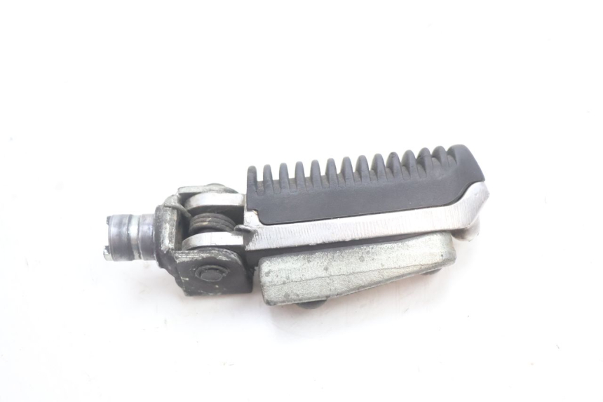 photo de REPOSAPIES DELANTERA DERECHA SUZUKI GSF N BANDIT 1200 (2001 - 2005) - Detalle de la pieza
