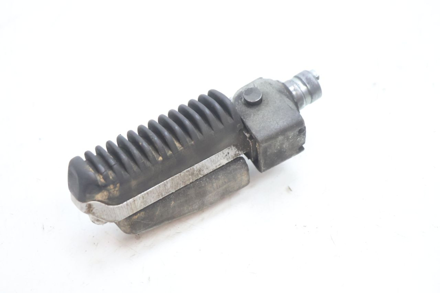photo de REPOSAPIES DELANTERA DERECHA SUZUKI GSF N BANDIT 1200 (2001 - 2005) - Primer plano técnico