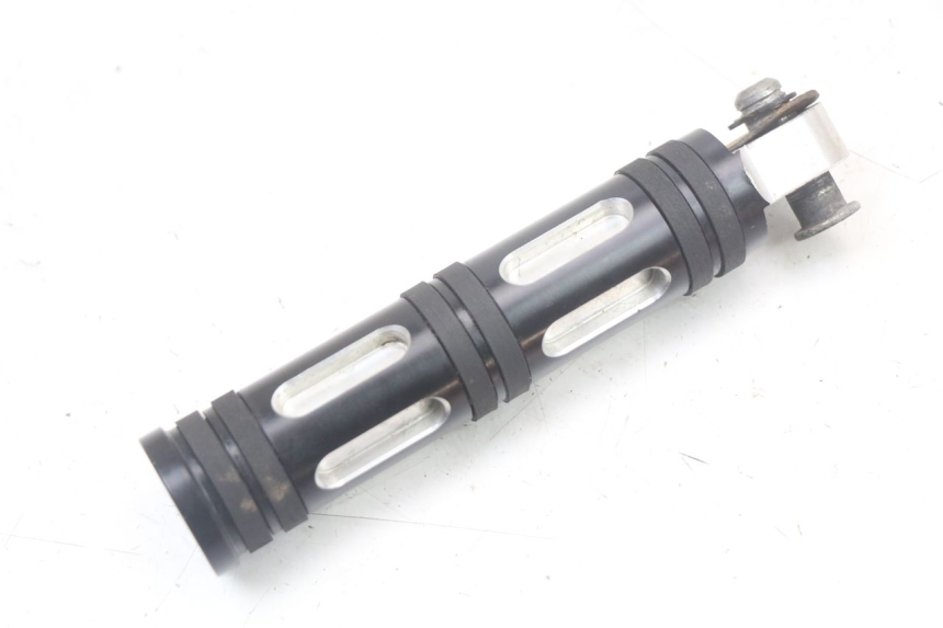 photo de REPOSAPIES DELANTERA DERECHA HARLEY DAVIDSON SPORTSTER XL CUSTOM 883 (1999 - 2006) - Zoom estado de uso