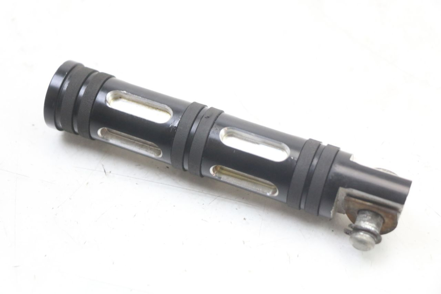 photo de REPOSAPIES DELANTERA DERECHA HARLEY DAVIDSON SPORTSTER XL CUSTOM 883 (1999 - 2006) - Otra perspectiva