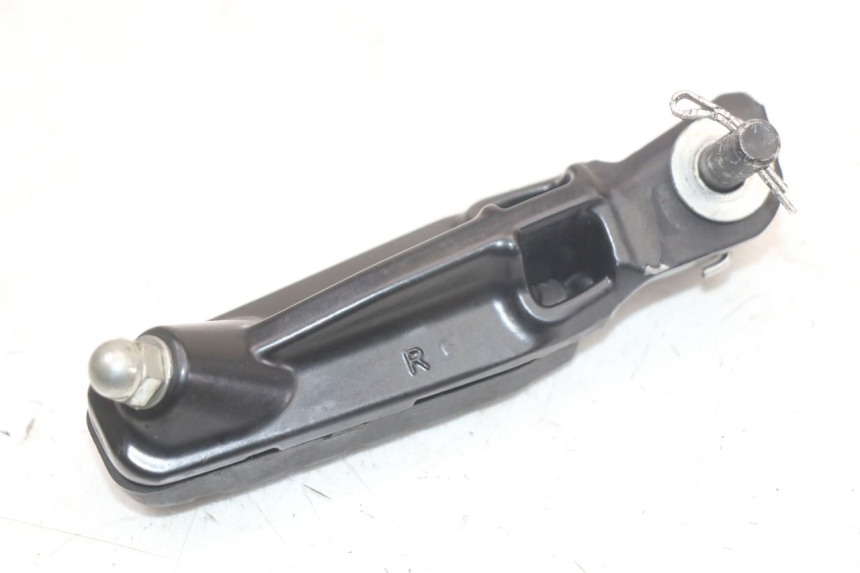 photo de REPOSAPIES DELANTERA DERECHA HUSQVARNA SVARTPILEN 401 (2018 - 2023) - Primer plano técnico