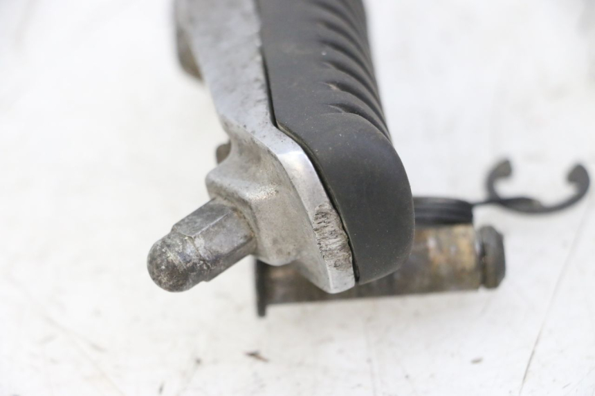 photo de REPOSAPIÉS DELANTERO DERECHO KAWASAKI ZR7 ZR-7 S 750 (1999 - 2004) - Zoom estado de uso