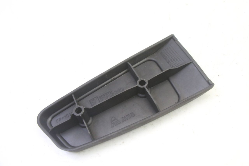 photo de REPOSAPIES DELANTERA DERECHA PIAGGIO MP3 RL 250 (2006 - 2010) - Primer plano técnico