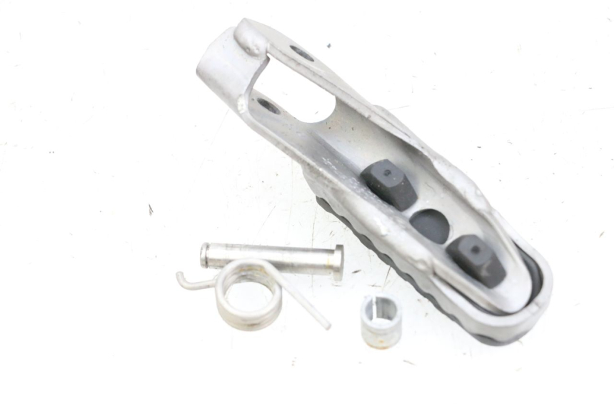 photo de REPOSAPIES DELANTERA DERECHA BMW R GS 1250 (2021 - 2024) - Primer plano técnico