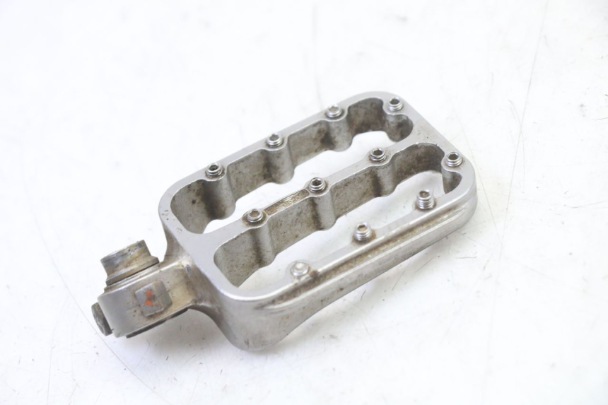 photo de REPOSAPIES DELANTERA DERECHA KTM SUPERENDURO R 950 (2005 - 2009) - Zoom estado de uso