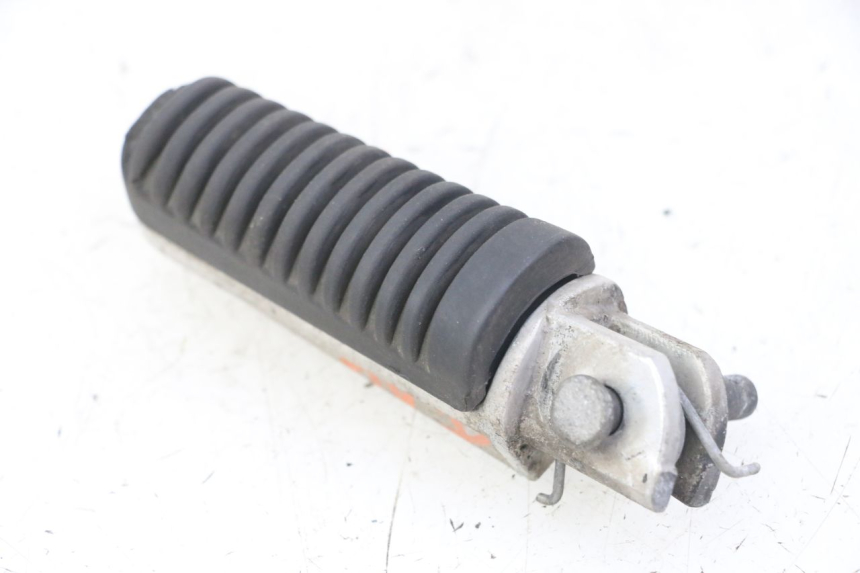 photo de REPOSAPIES DELANTERA DERECHA YAMAHA XJ6 ABS 600 (2008 - 2016) - Detalles de los puntos de fijación