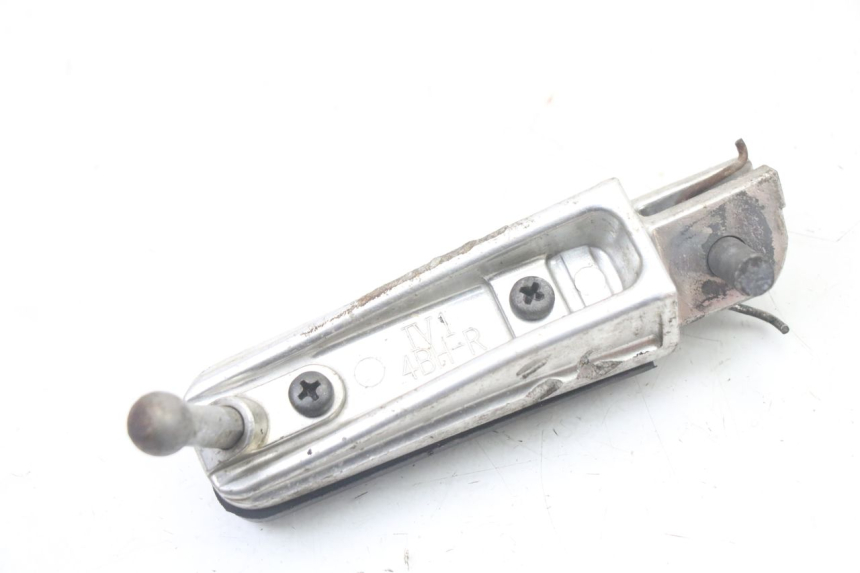 photo de REPOSAPIES DELANTERA DERECHA YAMAHA FZ6 FAZER S2 600 (2007 - 2011) - Primer plano técnico