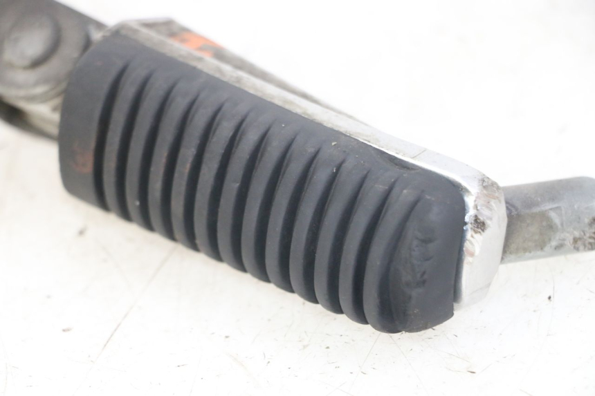 photo de REPOSAPIÉ DERECHO DELANTERO YAMAHA FZS FAZER 600 (2001 - 2003) - Zoom estado de uso