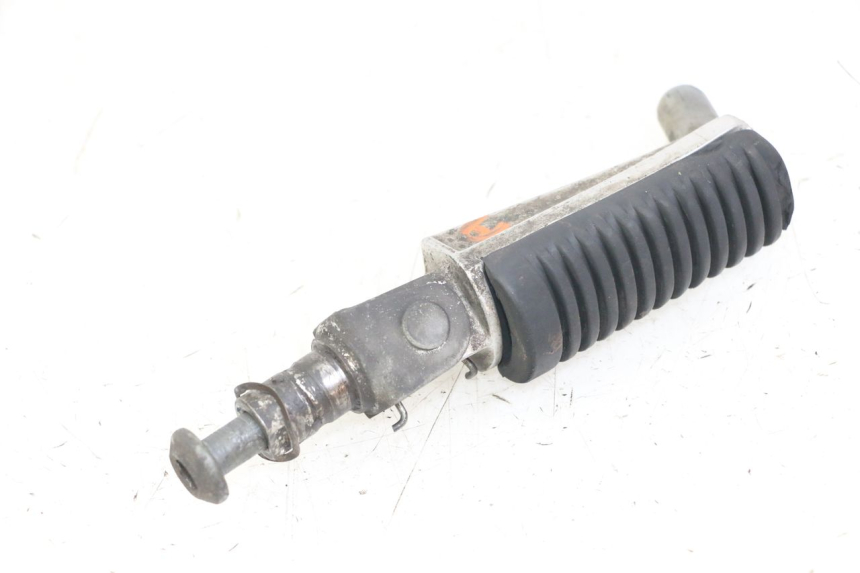 photo de REPOSAPIÉ DERECHO DELANTERO YAMAHA FZS FAZER 600 (2001 - 2003) - Otra perspectiva