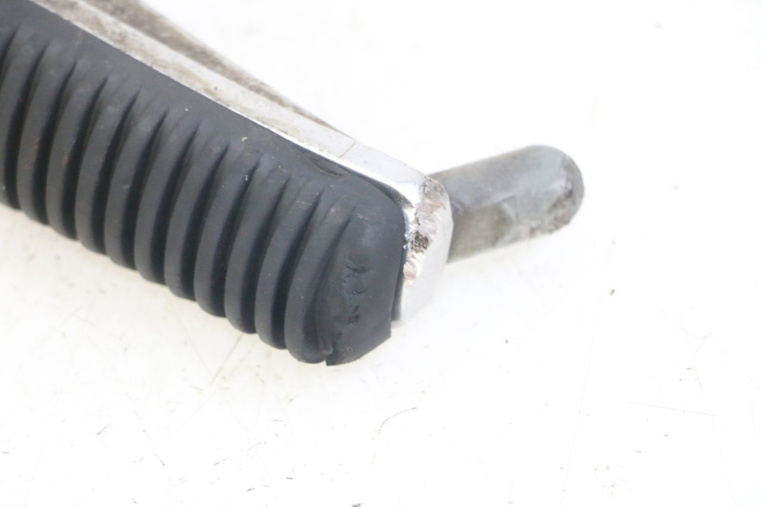 photo de REPOSAPIÉ DERECHO DELANTERO YAMAHA FZS FAZER 600 (2001 - 2003) - Estado de la superficie y material