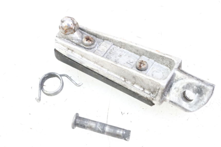 photo de REPOSAPIES DELANTERA DERECHA YAMAHA XJ6 600 (2008 - 2016) - Primer plano técnico