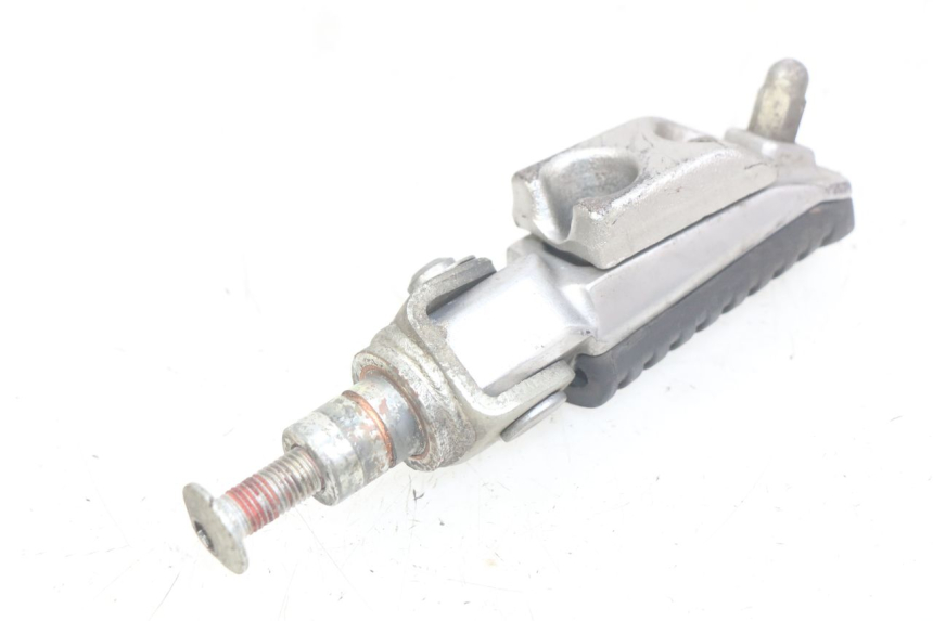photo de REPOSAPIÉ DERECHO DELANTERO KAWASAKI Z 750 (2007 - 2013) - Detalle de la pieza