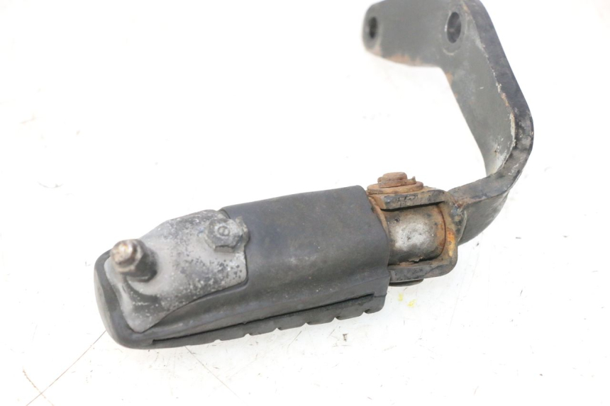 photo de REPOSAPIES DELANTERA IZQUIERDA HONDA CB TWO FIFTY 250 (1991 - 2002) - Primer plano técnico