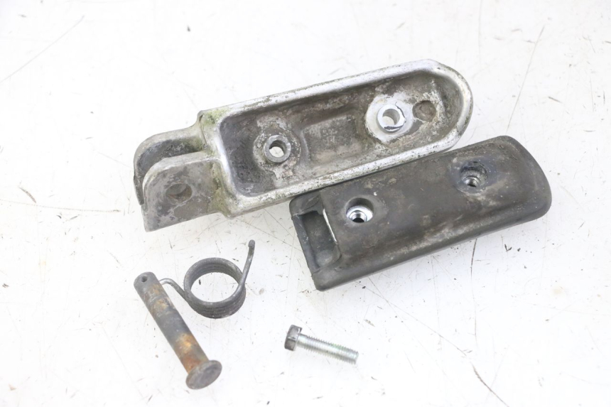 photo de REPOSAPIES DELANTERA IZQUIERDA HONDA CBF 500 (2004 - 2007) - Detalle de la pieza