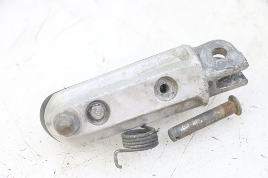 photo de REPOSAPIES DELANTERA IZQUIERDA HONDA CBF 500 (2004 - 2007) - Primer plano técnico