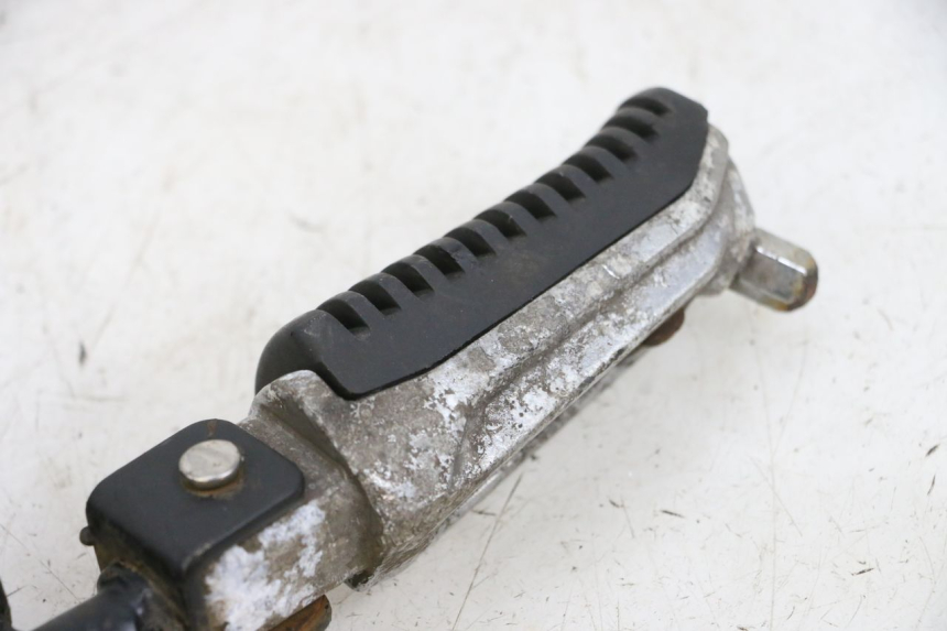 photo de REPOSAPIES DELANTERA IZQUIERDA KSR CODE 125 (2018 - 2020) - Primer plano técnico