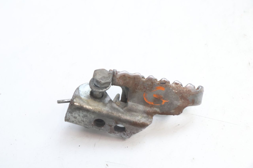 photo de REPOSAPIES DELANTERA IZQUIERDA HM HONDA DERAPAGE 50 (2007 - 2009) - Primer plano técnico