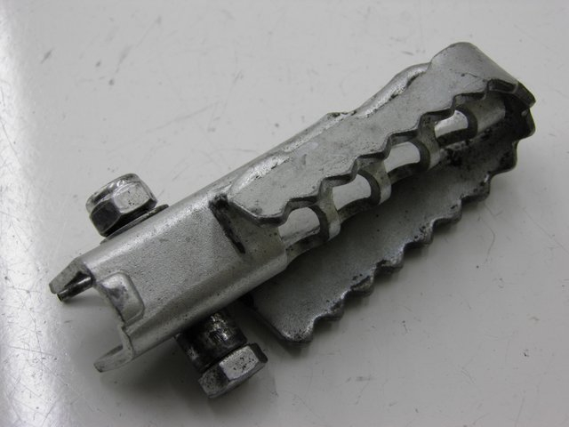 photo de REPOSAPIES DELANTERA IZQUIERDA DERBI SENDA SM DRD 50 (2008 - 2013) - Vista general del producto