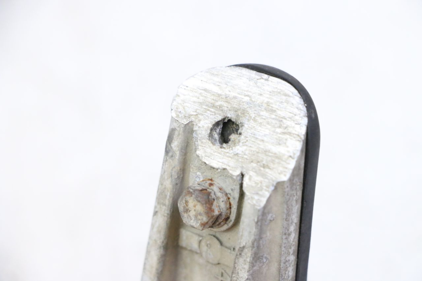 photo de REPOSAPIES DELANTERA IZQUIERDA YAMAHA FJR ABS 1300 (2006 - 2012) - Zoom estado de uso