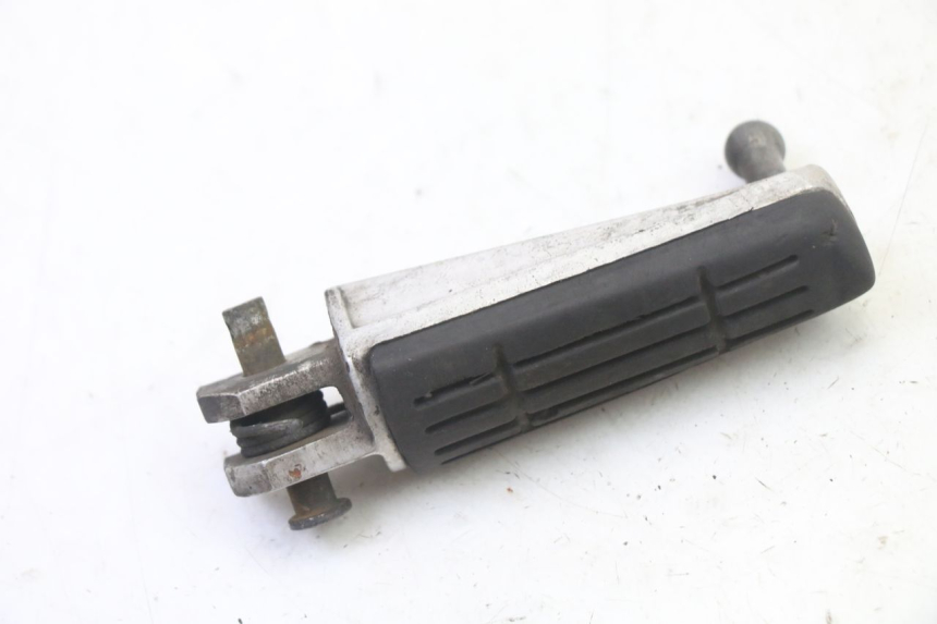 photo de REPOSAPIES DELANTERA IZQUIERDA YAMAHA FZ6 FAZER S2 600 (2007 - 2011) - Zoom estado de uso