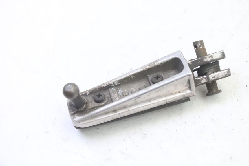 photo de REPOSAPIES DELANTERA IZQUIERDA YAMAHA FZ6 FAZER S2 600 (2007 - 2011) - Otra perspectiva