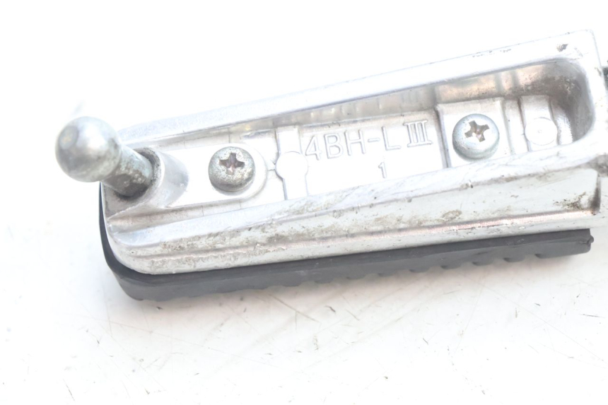 photo de REPOSAPIES DELANTERA IZQUIERDA YAMAHA FZ8 800 (2010 - 2016) - Primer plano técnico