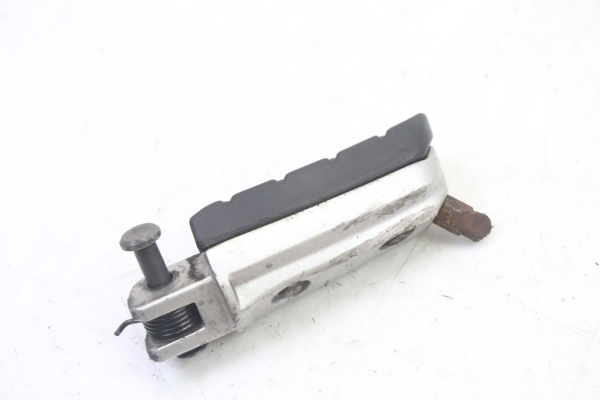 photo de REPOSAPIES DELANTERA IZQUIERDA BMW G310 R 310 (2016 - 2020) - Primer plano técnico