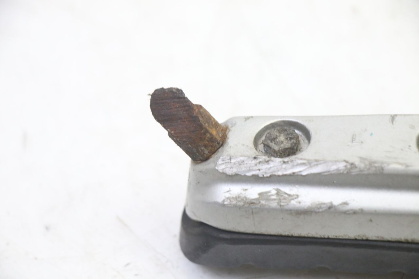 photo de REPOSAPIES DELANTERA IZQUIERDA BMW G310 R 310 (2016 - 2020) - Detalles de los puntos de fijación